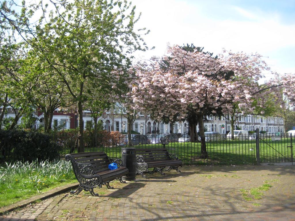 Holmewood Homestay London Ngoại thất bức ảnh