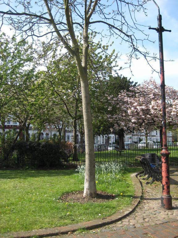 Holmewood Homestay London Ngoại thất bức ảnh