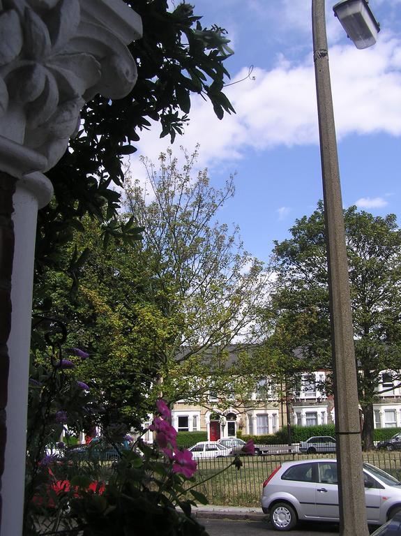 Holmewood Homestay London Ngoại thất bức ảnh